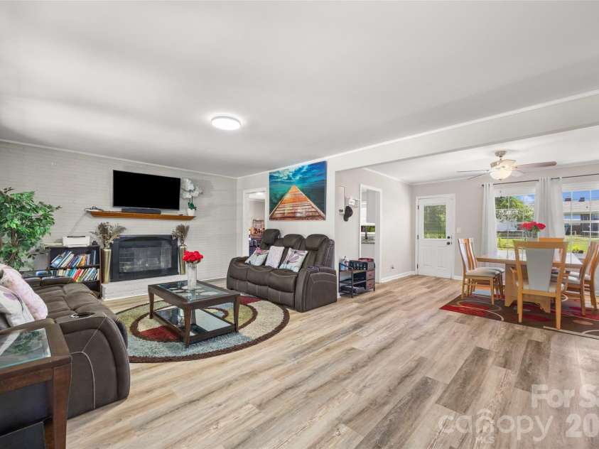 2323 Hedgewood Circle, Gastonia, NC 28052.  MLS# CAR4400483, YatesRealty ID 36565. Living Room