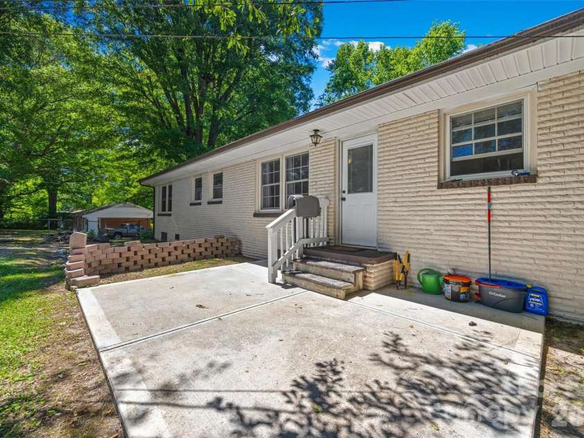 2323 Hedgewood Circle, Gastonia, NC 28052.  MLS# CAR4400483, YatesRealty ID 36565. Patio