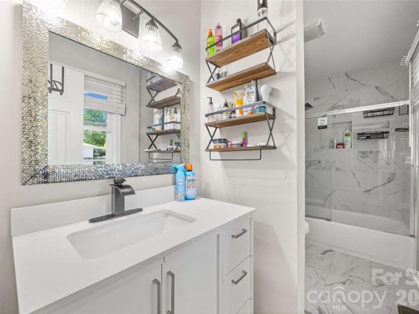 2323 Hedgewood Circle, Gastonia, NC 28052.  MLS# CAR4400483, YatesRealty ID 36565. Primary Bath