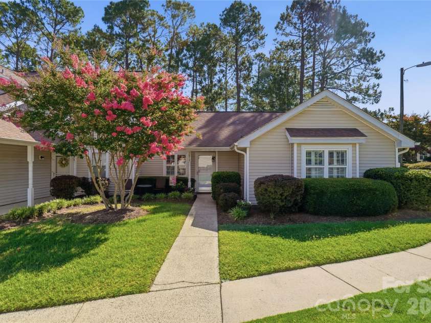 7810 Davinci Lane, Charlotte, NC 28226.  MLS# CAR4396292, YatesRealty ID 36566. 