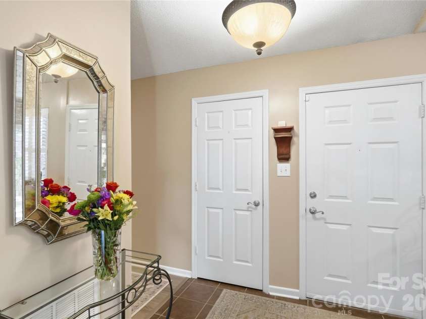 7810 Davinci Lane, Charlotte, NC 28226.  MLS# CAR4396292, YatesRealty ID 36566. 