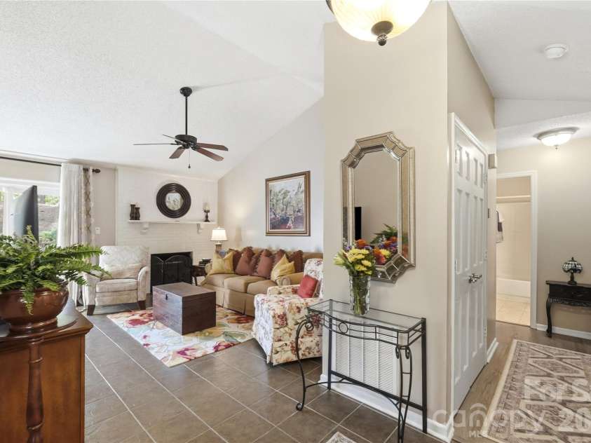 7810 Davinci Lane, Charlotte, NC 28226.  MLS# CAR4396292, YatesRealty ID 36566. 