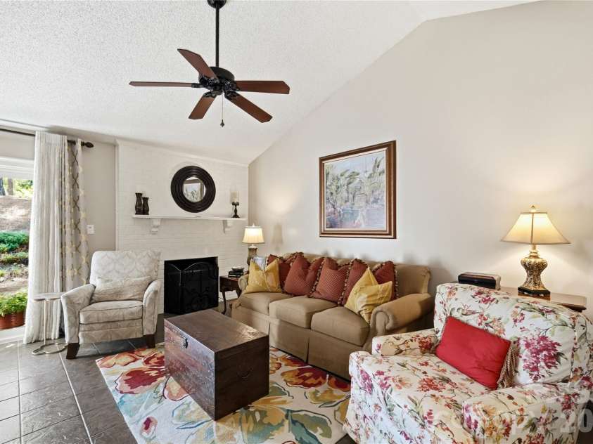 7810 Davinci Lane, Charlotte, NC 28226.  MLS# CAR4396292, YatesRealty ID 36566. 