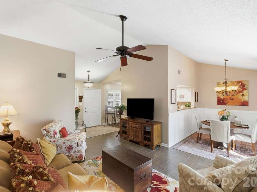 7810 Davinci Lane, Charlotte, NC 28226.  MLS# CAR4396292, YatesRealty ID 36566. 