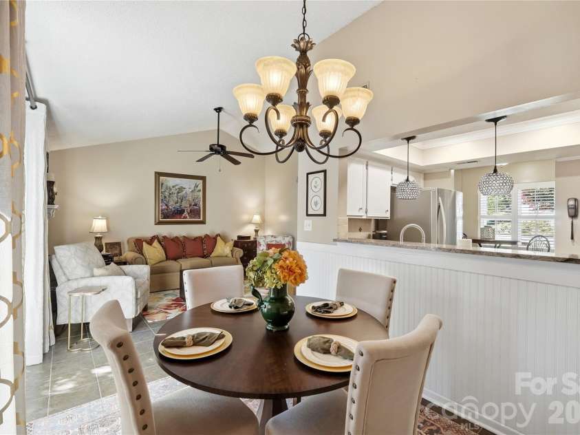 7810 Davinci Lane, Charlotte, NC 28226.  MLS# CAR4396292, YatesRealty ID 36566. 