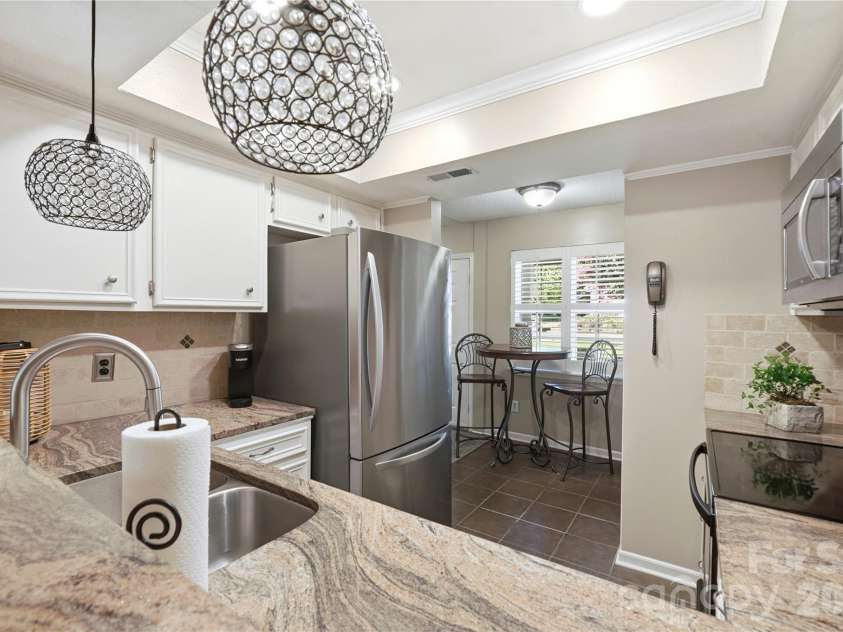 7810 Davinci Lane, Charlotte, NC 28226.  MLS# CAR4396292, YatesRealty ID 36566. 