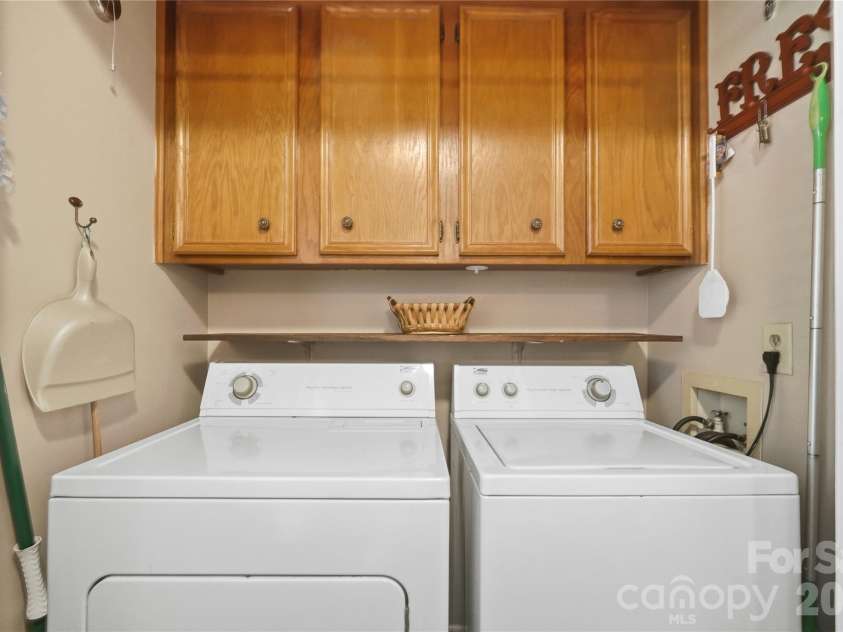 7810 Davinci Lane, Charlotte, NC 28226.  MLS# CAR4396292, YatesRealty ID 36566. 