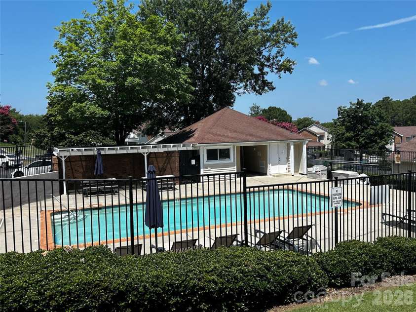 7810 Davinci Lane, Charlotte, NC 28226.  MLS# CAR4396292, YatesRealty ID 36566. Community Pool