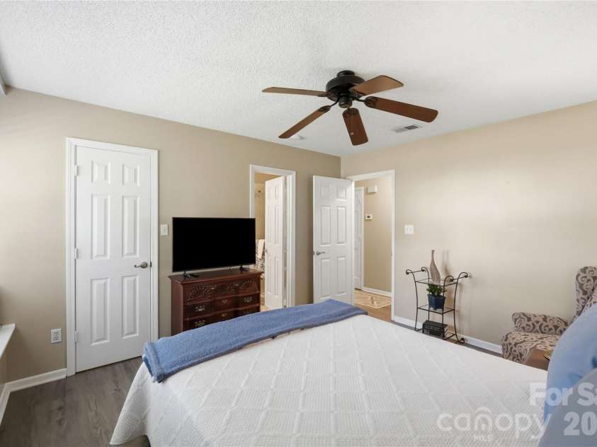 7810 Davinci Lane, Charlotte, NC 28226.  MLS# CAR4396292, YatesRealty ID 36566. Primary