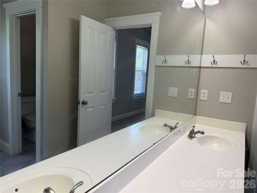 7416 Lochrein Ridge Drive, Huntersville, NC 28078.  MLS# CAR4399700, YatesRealty ID 36569. 