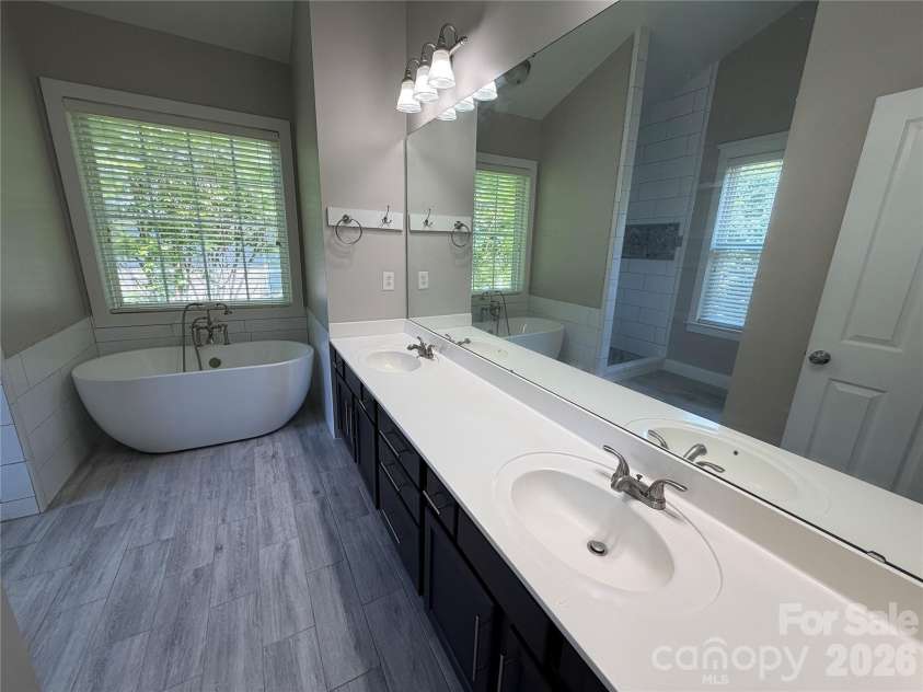 7416 Lochrein Ridge Drive, Huntersville, NC 28078.  MLS# CAR4399700, YatesRealty ID 36569. 