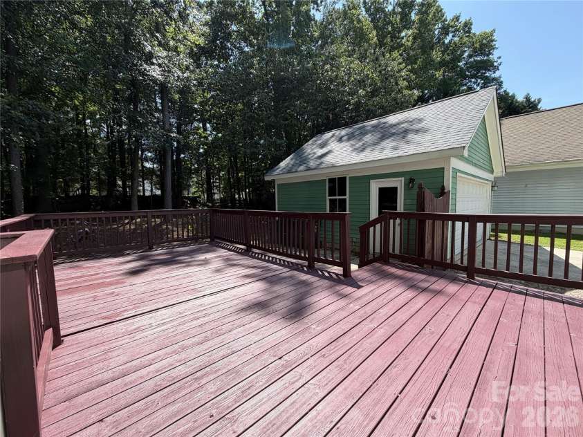 7416 Lochrein Ridge Drive, Huntersville, NC 28078.  MLS# CAR4399700, YatesRealty ID 36569. 
