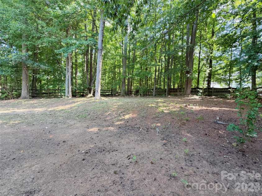 7416 Lochrein Ridge Drive, Huntersville, NC 28078.  MLS# CAR4399700, YatesRealty ID 36569. 