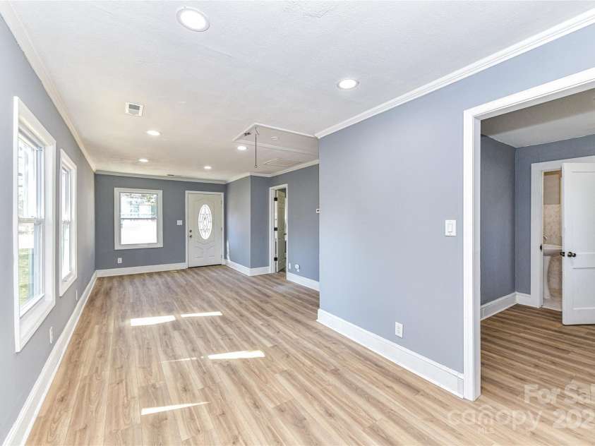 4924 Jane Avenue, Charlotte, NC 28269.  MLS# CAR4225498, YatesRealty ID 3657. 