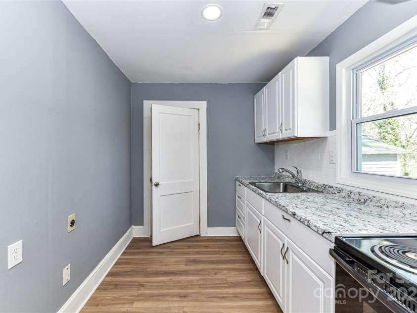 4924 Jane Avenue, Charlotte, NC 28269.  MLS# CAR4225498, YatesRealty ID 3657. 