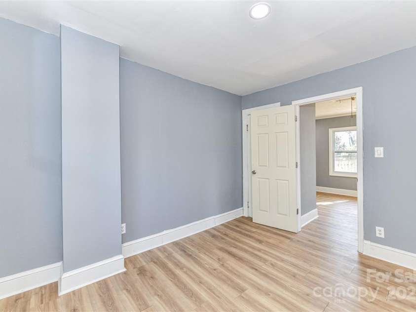 4924 Jane Avenue, Charlotte, NC 28269.  MLS# CAR4225498, YatesRealty ID 3657. 