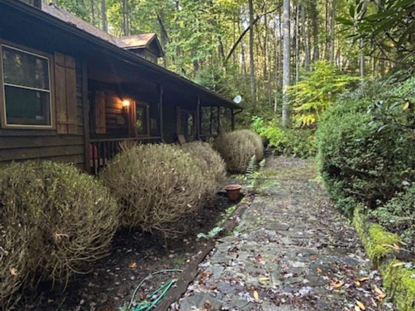 76 Azalea Court, Sapphire, NC 28774.  MLS# CAR4308118, YatesRealty ID 3657. Front walkway