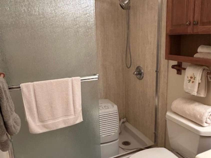 76 Azalea Court, Sapphire, NC 28774.  MLS# CAR4308118, YatesRealty ID 3657. Main level bathroom 