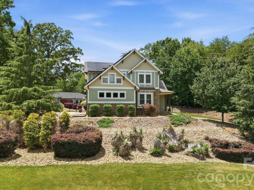 1104 Sawtooth Oak Lane, Belmont, NC 28012.  MLS# CAR4393976, YatesRealty ID 36570. 