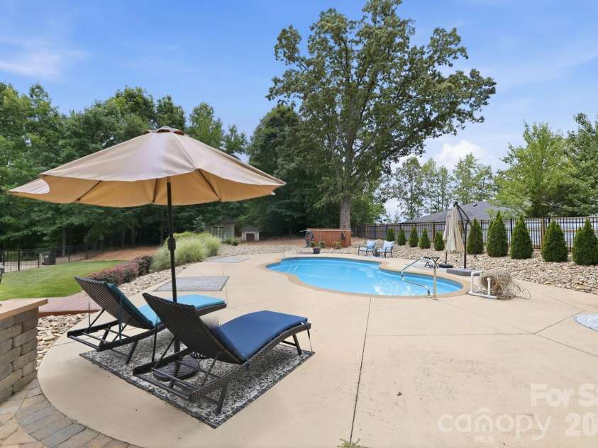 1104 Sawtooth Oak Lane, Belmont, NC 28012.  MLS# CAR4393976, YatesRealty ID 36570. 