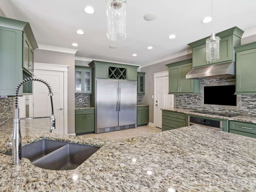 1104 Sawtooth Oak Lane, Belmont, NC 28012.  MLS# CAR4393976, YatesRealty ID 36570. 