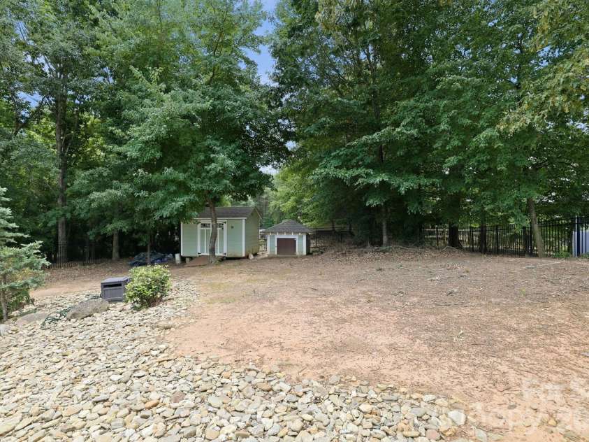 1104 Sawtooth Oak Lane, Belmont, NC 28012.  MLS# CAR4393976, YatesRealty ID 36570. 