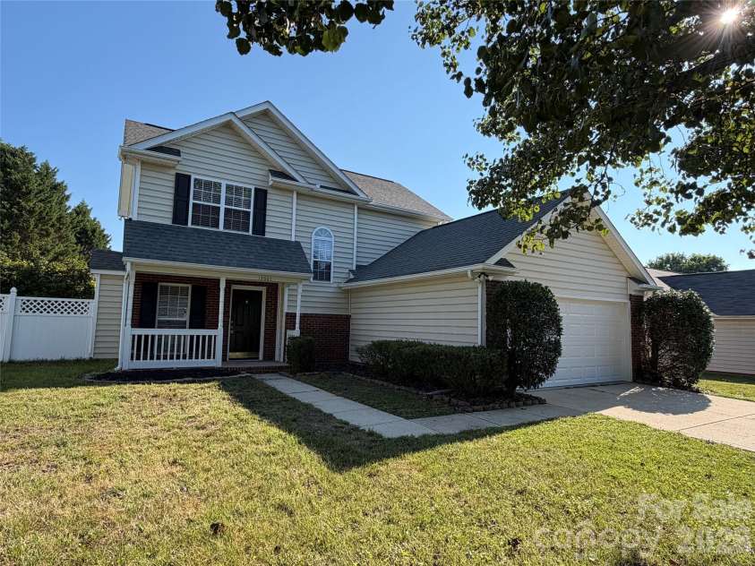 12601 Cumberland Crest Drive, Huntersville, NC 28078.  MLS# CAR4402258, YatesRealty ID 36571. 