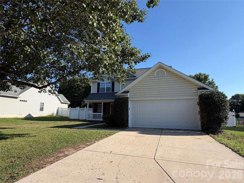 12601 Cumberland Crest Drive, Huntersville, NC 28078.  MLS# CAR4402258, YatesRealty ID 36571. 