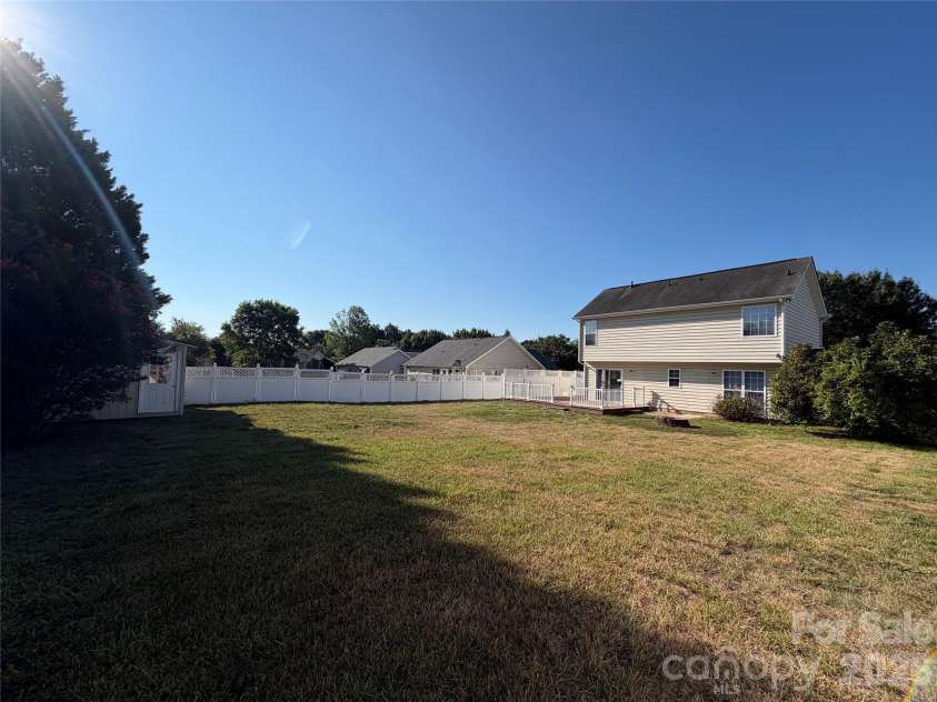 12601 Cumberland Crest Drive, Huntersville, NC 28078.  MLS# CAR4402258, YatesRealty ID 36571. 