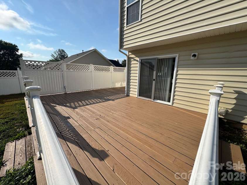 12601 Cumberland Crest Drive, Huntersville, NC 28078.  MLS# CAR4402258, YatesRealty ID 36571. 