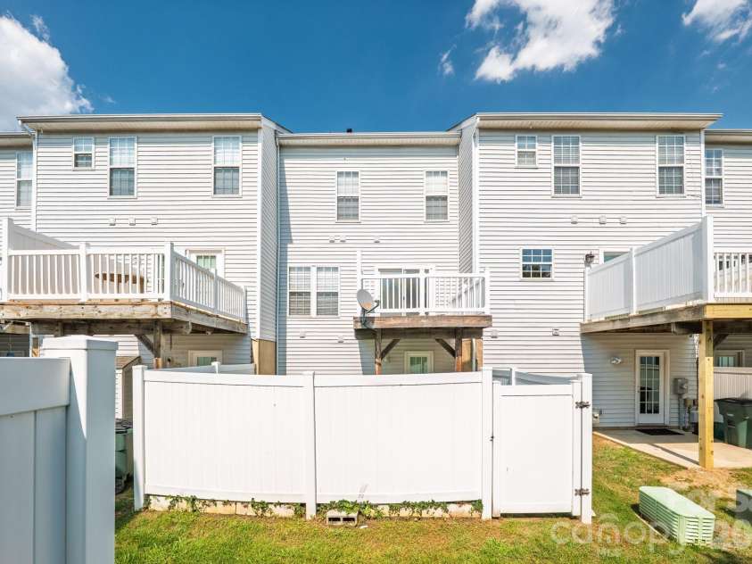 11018 Garden Oaks Lane, Charlotte, NC 28273.  MLS# CAR4400466, YatesRealty ID 36572. 