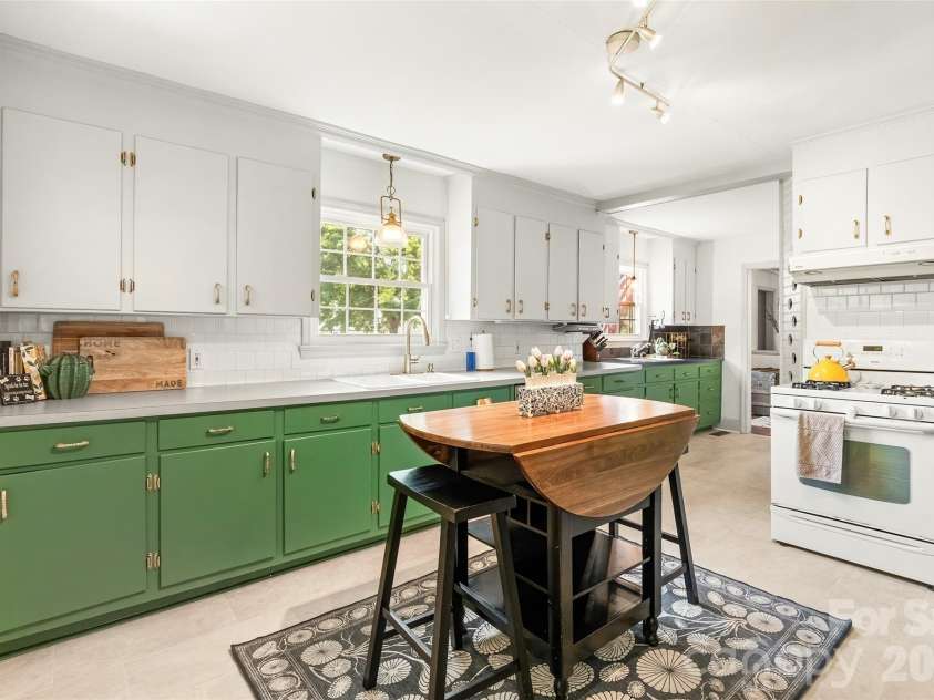 1019 Beverly Drive, Rock Hill, SC 29730.  MLS# CAR4398664, YatesRealty ID 36574. 