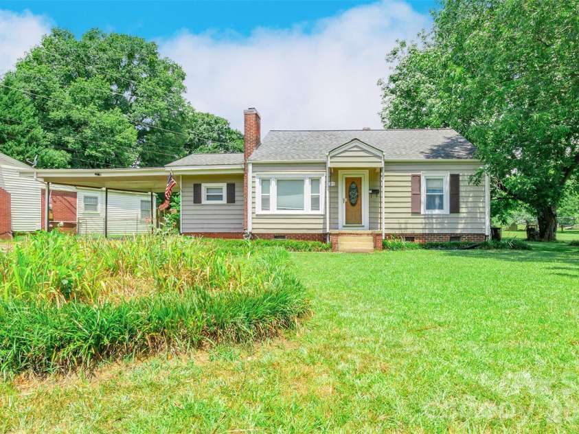 711 Linwood Road, Kings Mountain, NC 28086.  MLS# CAR4402898, YatesRealty ID 36575. 
