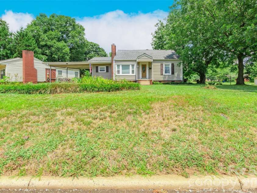 711 Linwood Road, Kings Mountain, NC 28086.  MLS# CAR4402898, YatesRealty ID 36575. 