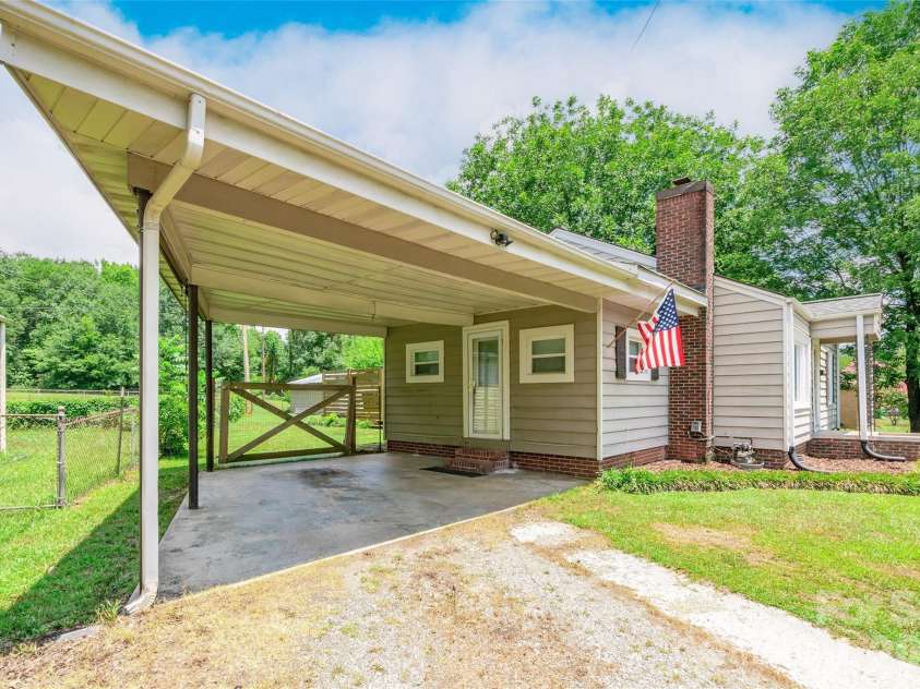 711 Linwood Road, Kings Mountain, NC 28086.  MLS# CAR4402898, YatesRealty ID 36575. 