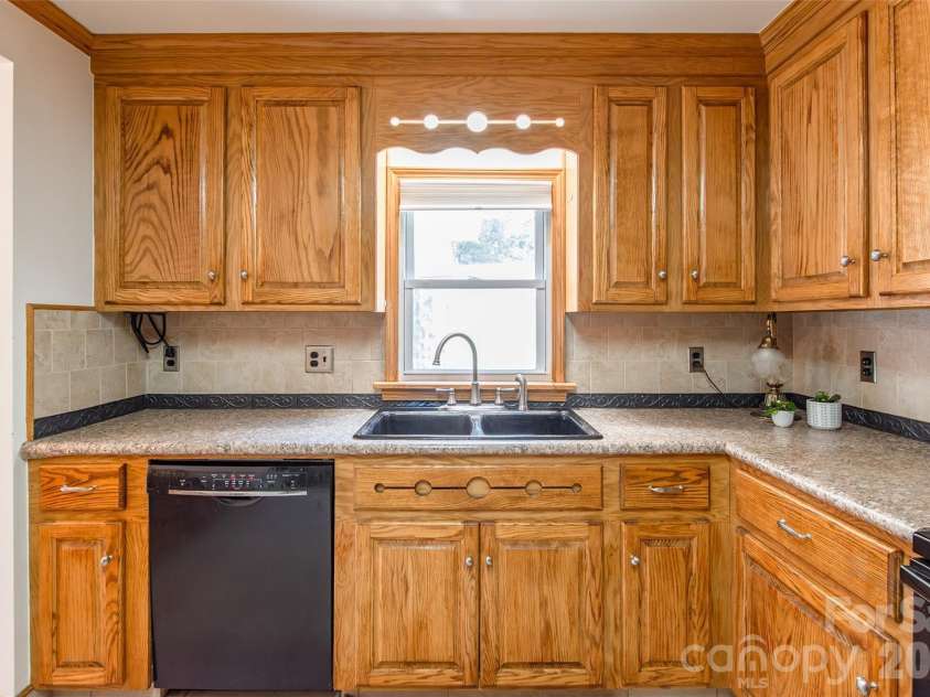 711 Linwood Road, Kings Mountain, NC 28086.  MLS# CAR4402898, YatesRealty ID 36575. 