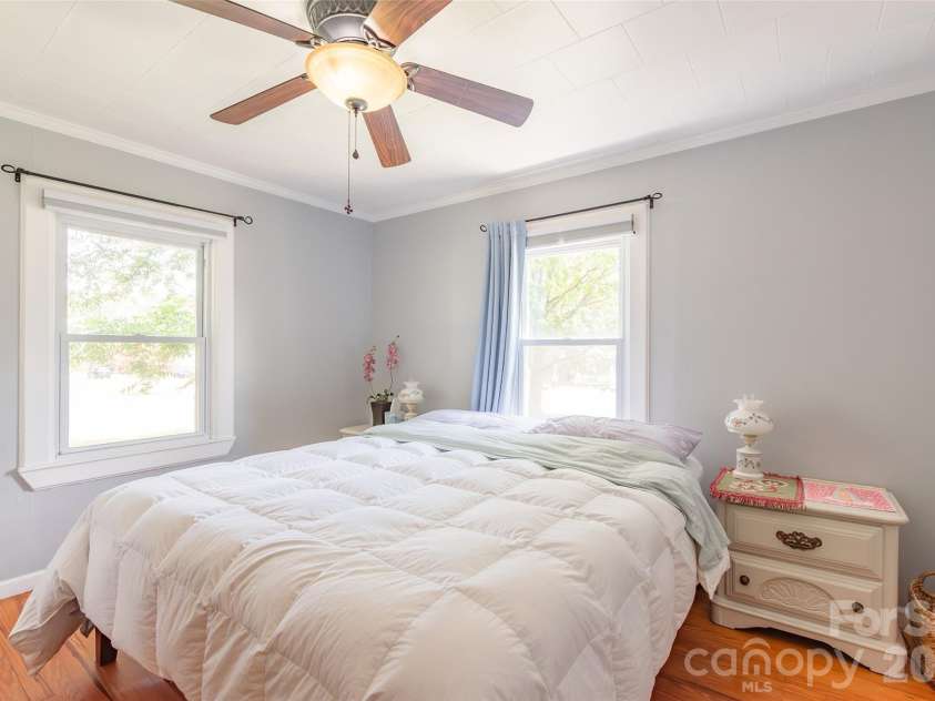711 Linwood Road, Kings Mountain, NC 28086.  MLS# CAR4402898, YatesRealty ID 36575. 