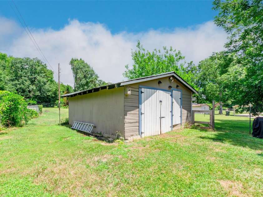 711 Linwood Road, Kings Mountain, NC 28086.  MLS# CAR4402898, YatesRealty ID 36575. 