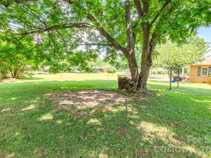 711 Linwood Road, Kings Mountain, NC 28086.  MLS# CAR4402898, YatesRealty ID 36575. 