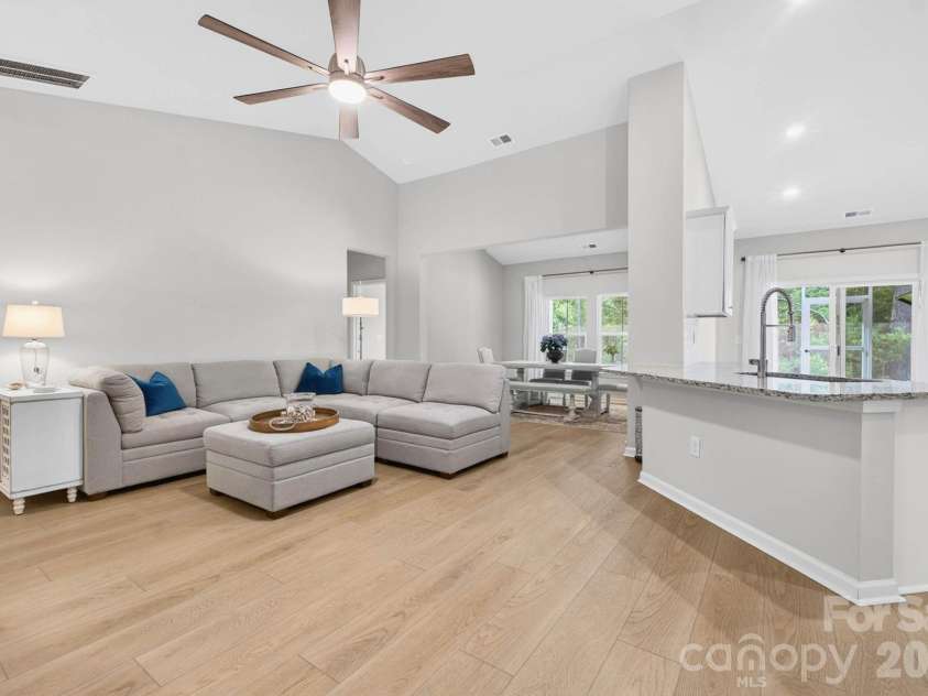 9205 Little Osprey Drive, Calabash, NC 28467.  MLS# CAR4398184, YatesRealty ID 36576. Vaulted ceiling