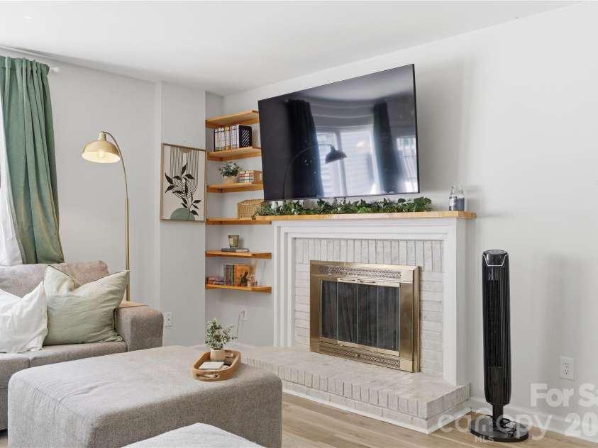 8208 Knights Bridge Road, Charlotte, NC 28210.  MLS# CAR4393331, YatesRealty ID 36577. 