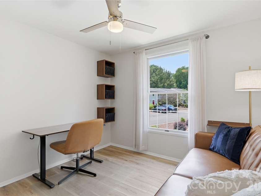 8208 Knights Bridge Road, Charlotte, NC 28210.  MLS# CAR4393331, YatesRealty ID 36577. 