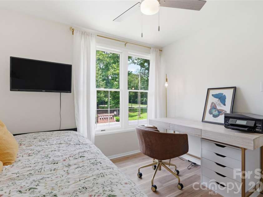 8208 Knights Bridge Road, Charlotte, NC 28210.  MLS# CAR4393331, YatesRealty ID 36577. 