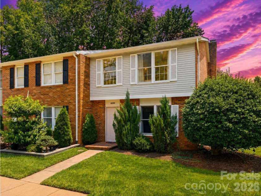8208 Knights Bridge Road, Charlotte, NC 28210.  MLS# CAR4393331, YatesRealty ID 36577. 