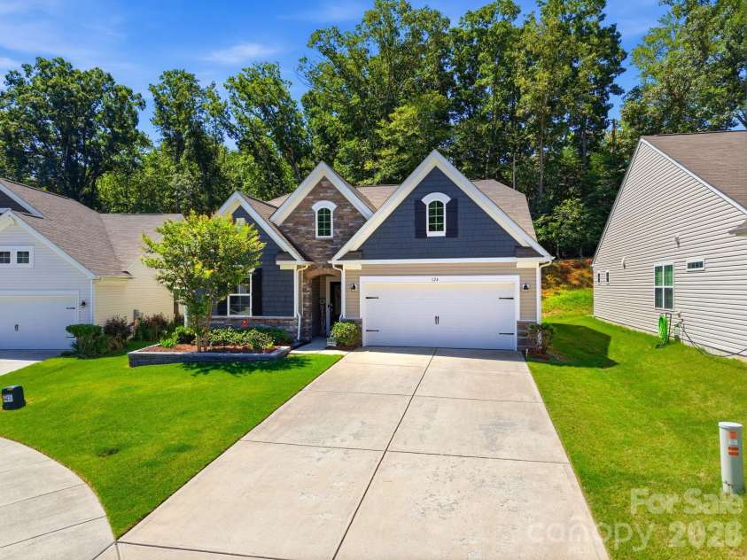124 Goodleigh Lane, Mooresville, NC 28115.  MLS# CAR4353513, YatesRealty ID 36579. 