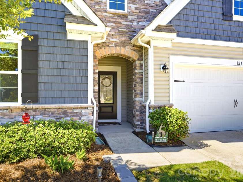 124 Goodleigh Lane, Mooresville, NC 28115.  MLS# CAR4353513, YatesRealty ID 36579. Welcoming Front Entry