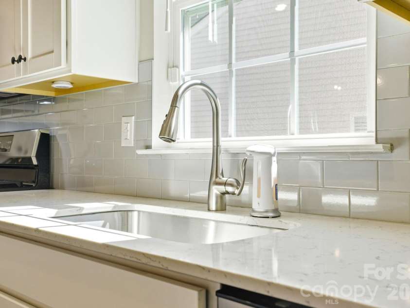 124 Goodleigh Lane, Mooresville, NC 28115.  MLS# CAR4353513, YatesRealty ID 36579. Well-Placed Kitchen Window