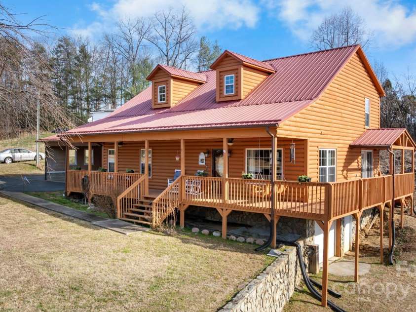 240 Wildwood Road, Lenoir, NC 28645.  MLS# CAR4334176, YatesRealty ID 3658. 