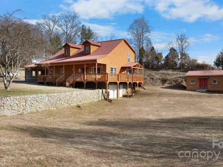 240 Wildwood Road, Lenoir, NC 28645.  MLS# CAR4334176, YatesRealty ID 3658. 