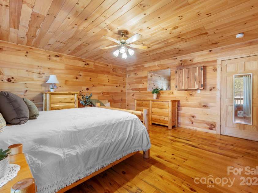 240 Wildwood Road, Lenoir, NC 28645.  MLS# CAR4334176, YatesRealty ID 3658. 